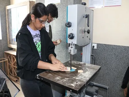 Students Working in NMIMS Design Makers Lab